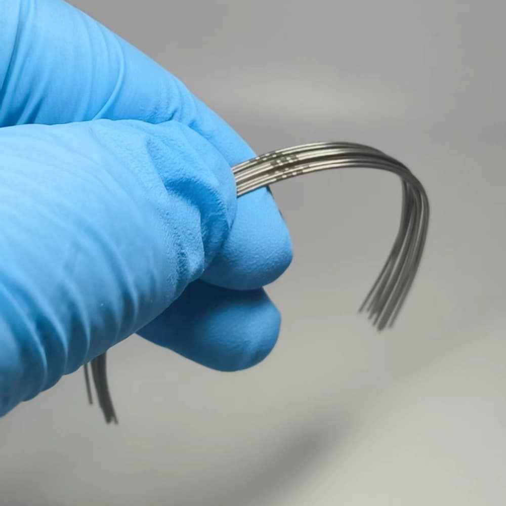 Stainless steel orthodontic archwires with visible centerline marks